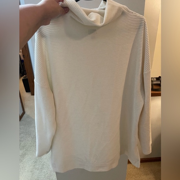 White turtleneck sweatshirt - Picture 2 of 3